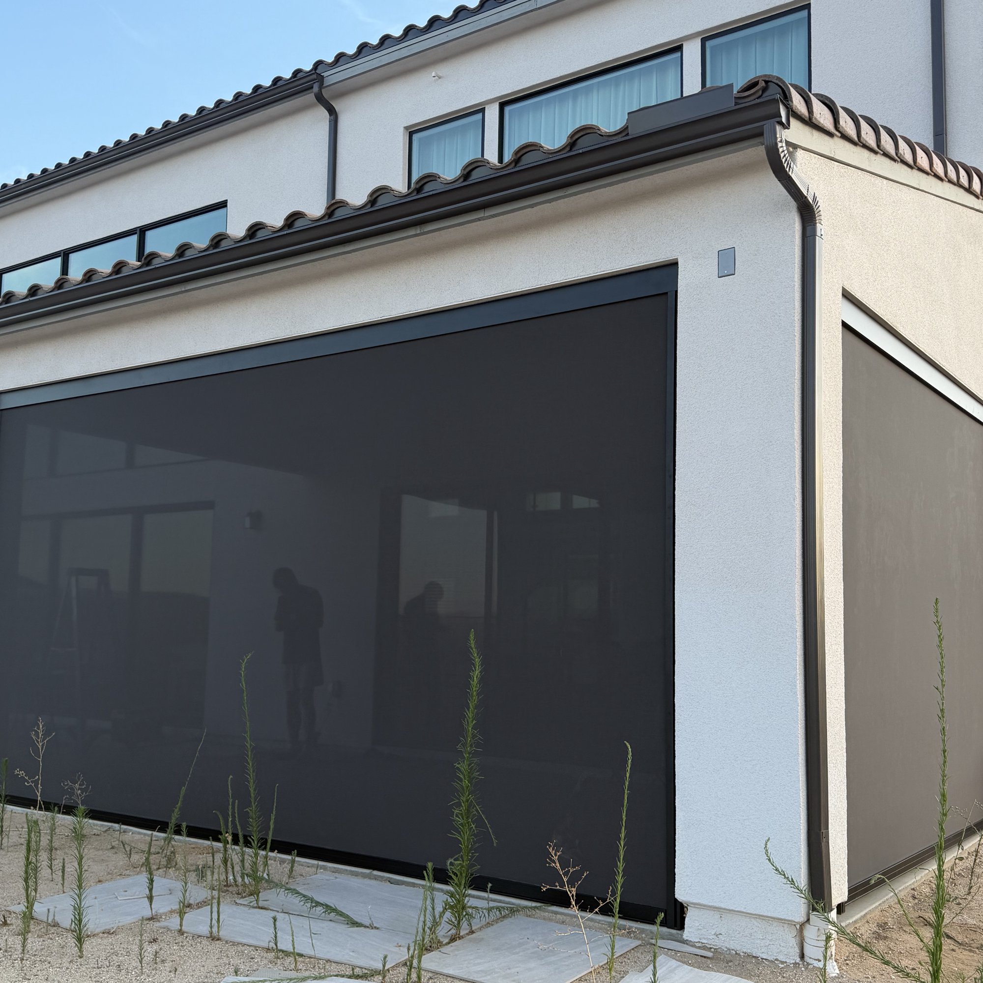 Exterior view - zip screen in closed position